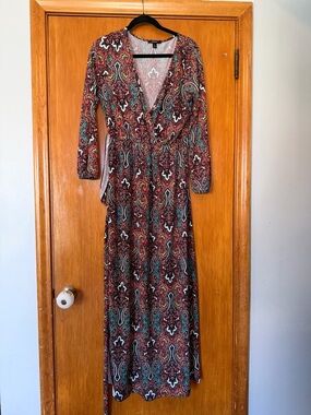 Espresso Burgundy Paisley V-Neck Maxi Dress